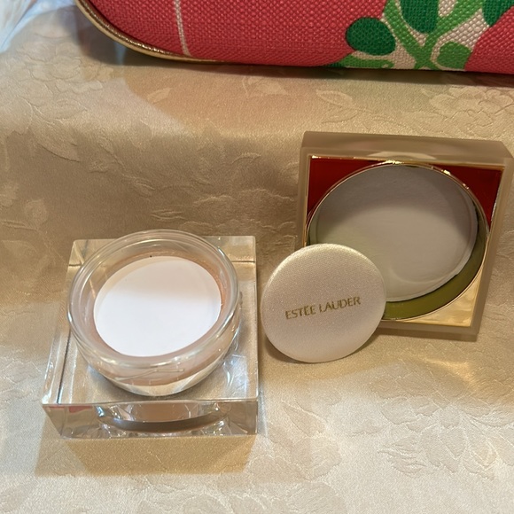 Estée Lauder bundle: Travel size loose powder, limited edition illuminater + bag - Picture 2 of 8